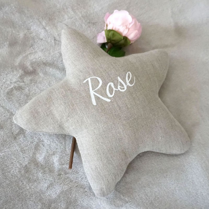 Coussin Deco Bebe Coussin En Forme D Etoile En Lin Naturel Personnalise Avec Un Prenom