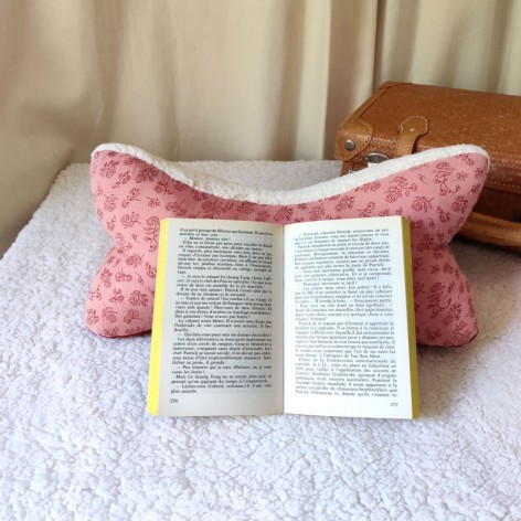 coussin os de lecture double gaze fleurs rouge